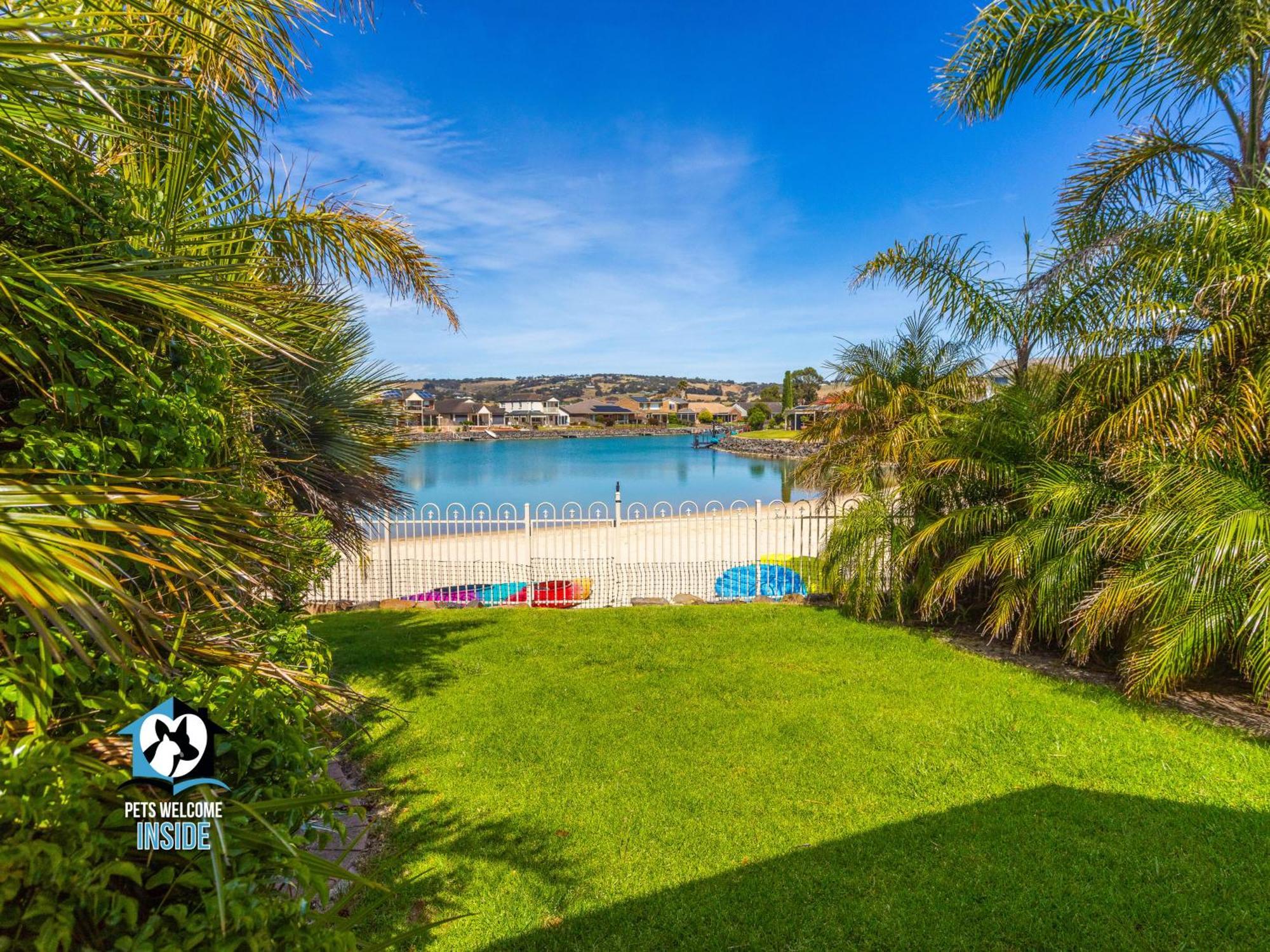 Lake Front - Tropical Retreat At Encounter Bay! Villa Exterior photo