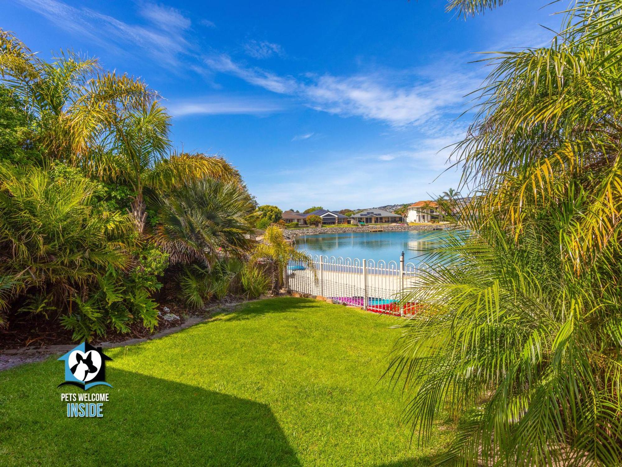 Lake Front - Tropical Retreat At Encounter Bay! Villa Exterior photo